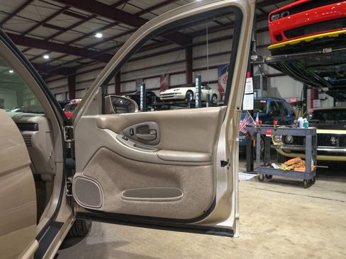 Used 1999 Chevrolet Lumina LTZ w/ Preferred Equipment Group image 39