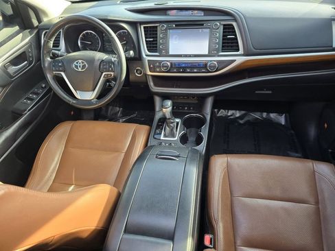 Used 2017 Toyota Highlander Limited image 24