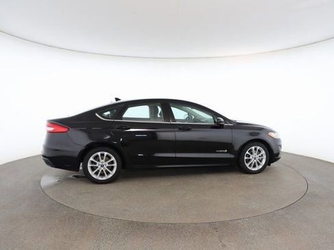 Used 2019 Ford Fusion SE image 21