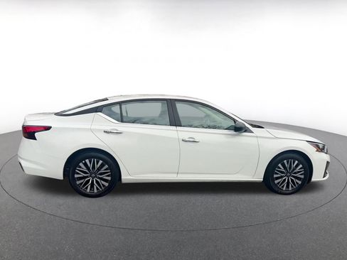 Used 2025 Nissan Altima 2.5 SV image 16