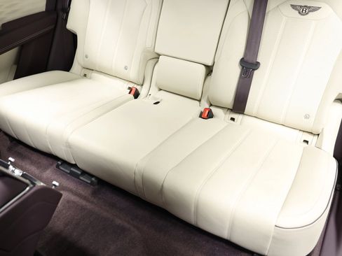 Used 2023 Bentley Bentayga Extended Wheelbase AWD/4WD image 71