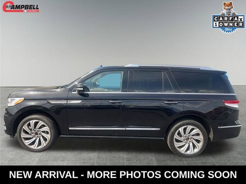 Used 2023 Lincoln Navigator Reserve image 2