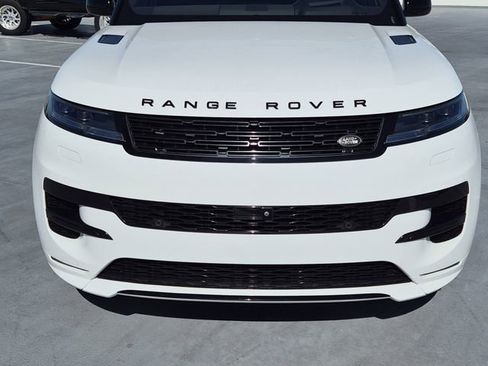 Used 2023 Land Rover Range Rover Sport SE Dynamic image 9