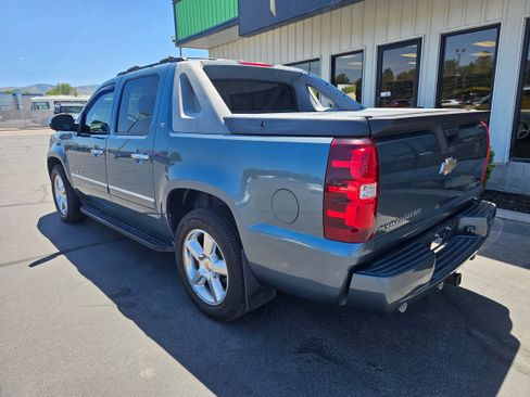 Used 2011 Chevrolet Avalanche LTZ AWD/4WD image 5