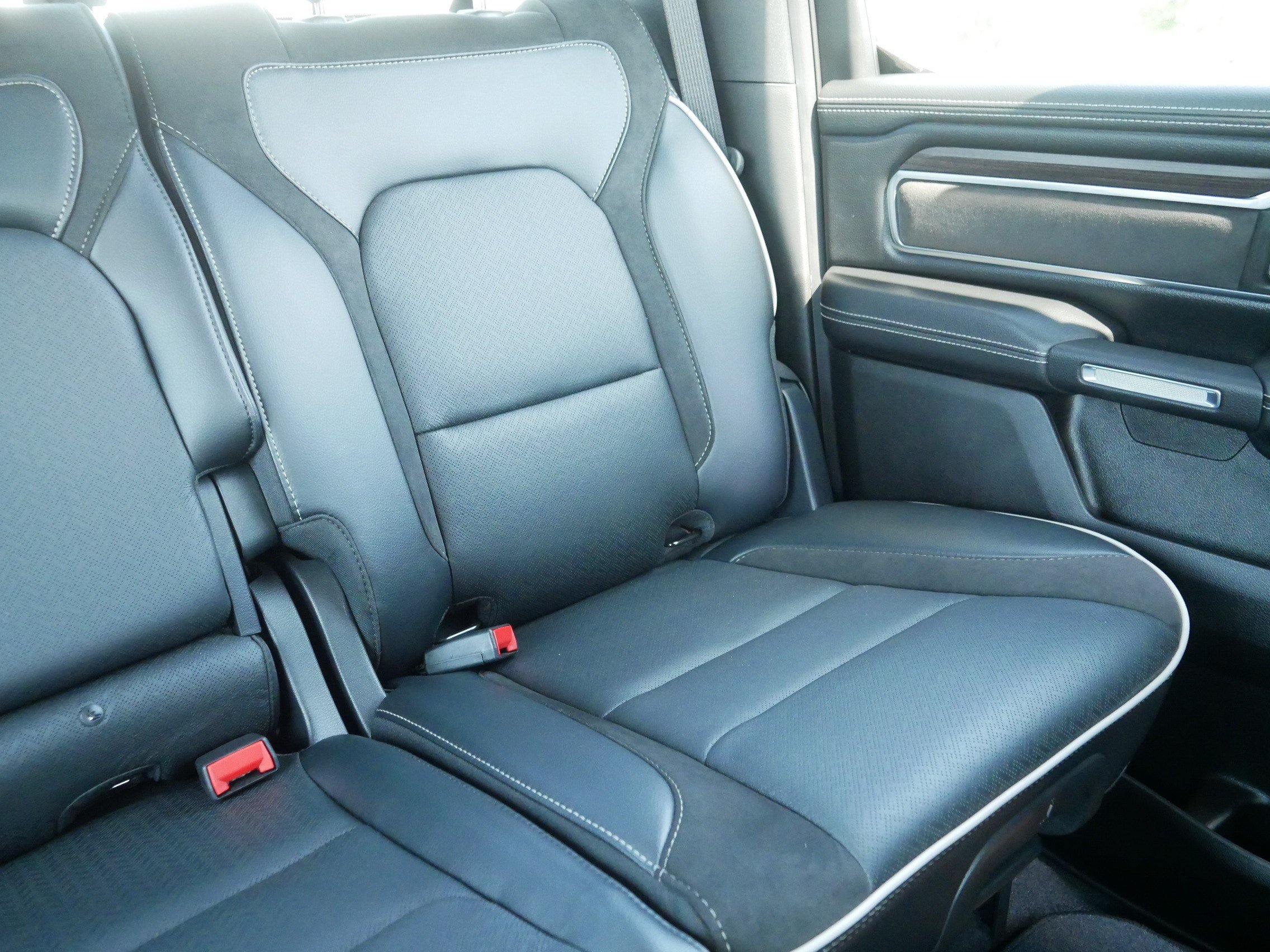 Used 2025 RAM 1500 Laramie w/ Advanced Safety Group II AWD/4WD image 14