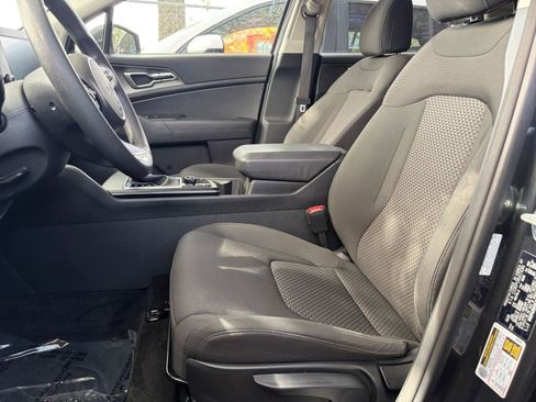 Used 2025 Kia Sportage LX FWD image 24