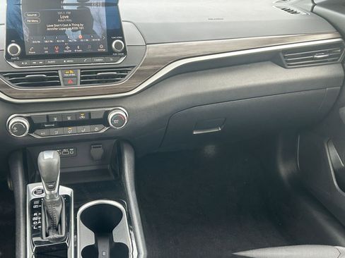 Used 2024 Nissan Altima 2.5 SV image 36