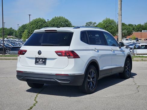 Used 2022 Volkswagen Tiguan SE w/ Panoramic Sunroof Package FWD image 4