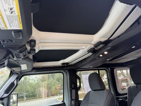 Used 2024 Jeep Wrangler Sport S image 28