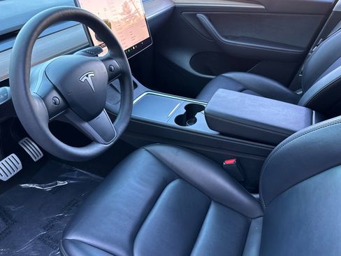 Used 2023 Tesla Model Y Performance image 10