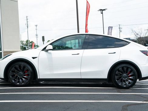 Used 2022 Tesla Model Y Performance AWD/4WD image 19
