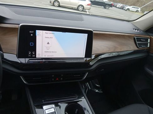 Used 2025 Volkswagen Atlas SE image 17