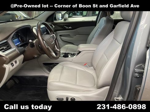 Used 2023 GMC Acadia SLT w/ Preferred Package FWD image 14