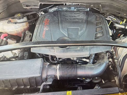 Used 2019 Alfa Romeo Stelvio Ti AWD/4WD image 17