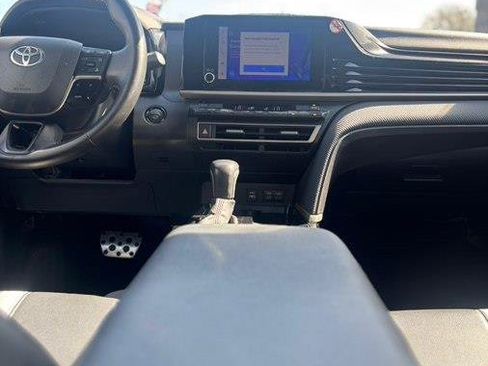 Used 2025 Toyota Camry SE FWD image 11