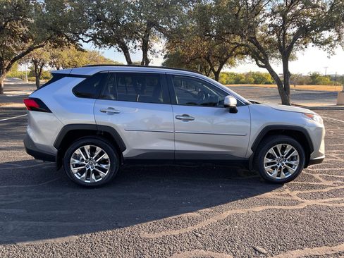 Used 2019 Toyota RAV4 Limited image 5