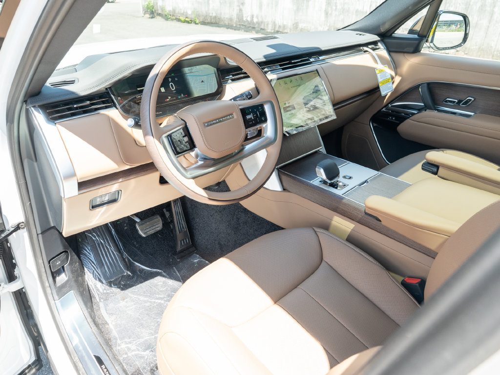 New 2026 Land Rover Range Rover Long Wheelbase SE AWD/4WD image 11