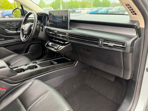 Used 2023 Lincoln Corsair FWD w/ Equipment Group 101A image 11