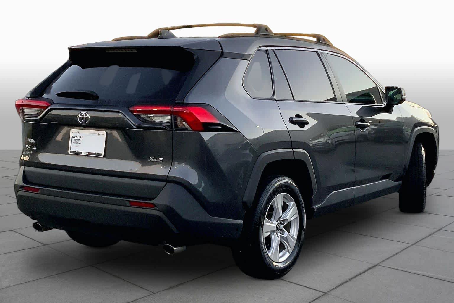 Used 2021 Toyota RAV4 XLE w/ Convenience Package FWD image 12