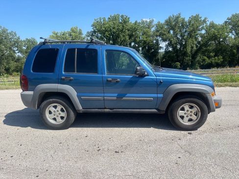 Used 2006 Jeep Liberty Sport AWD/4WD image 6