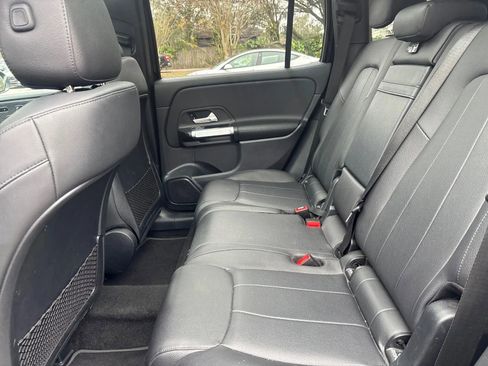 Used 2023 Mercedes-Benz GLB 250 4MATIC w/ Premium Package image 10