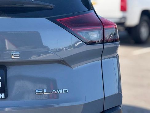 Used 2023 Nissan Rogue SL w/ SL Premium Package image 11