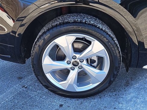 Certified 2024 Audi Q5 2.0T Premium Plus image 9