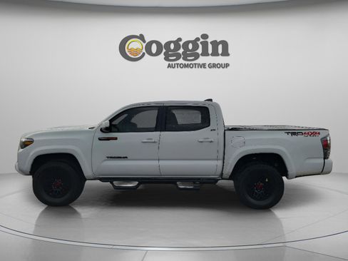 Used 2022 Toyota Tacoma TRD Sport image 2