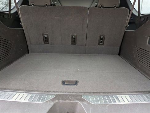 Used 2021 GMC Yukon XL Denali w/ Denali Premium Package image 5