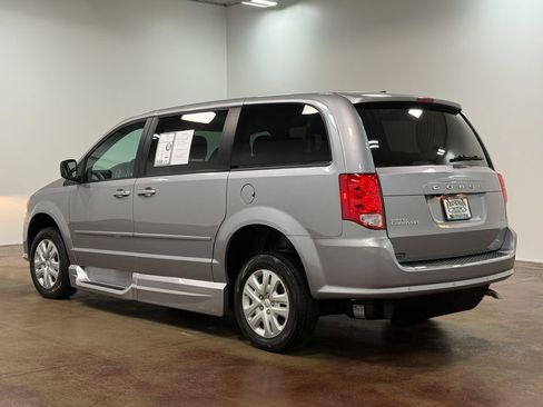 Used 2016 Dodge Grand Caravan SE w/ Quick Order Package 29E SE FWD image 5