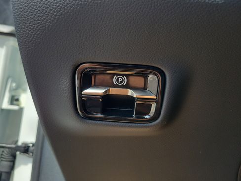 Used 2026 Mercedes-Benz E 350 4MATIC Sedan image 19