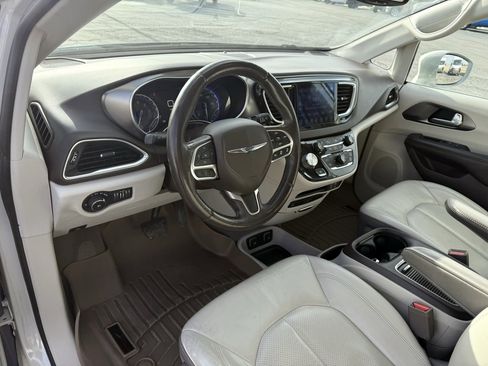 Used 2017 Chrysler Pacifica Touring-L Plus w/ Advanced Safetytec Group image 12