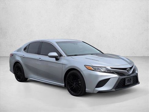Used 2019 Toyota Camry SE FWD image 2