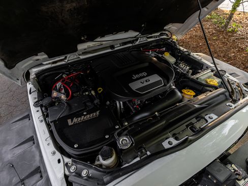 Used 2016 Jeep Wrangler Unlimited Sahara AWD/4WD image 59