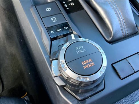 Used 2025 Toyota Tacoma TRD Sport AWD/4WD image 33