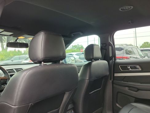 Used 2017 Ford Explorer XLT w/ Equipment Group 202A FWD image 13