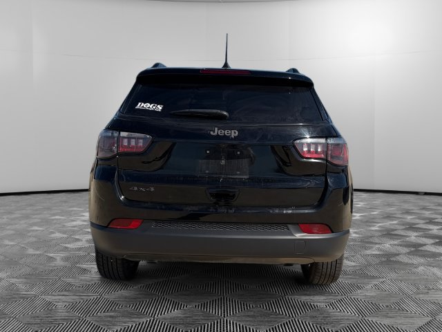 Used 2025 Jeep Compass Latitude w/ Altitude Special Edition AWD/4WD image 4