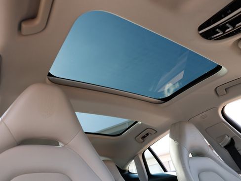 Used 2020 Porsche Panamera image 29