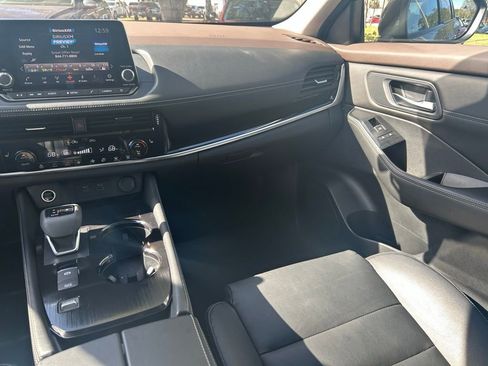 Used 2022 Nissan Rogue SL image 11