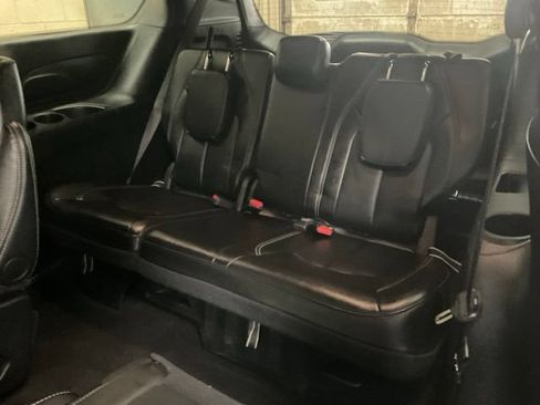 Used 2025 Chrysler Pacifica Select FWD image 13