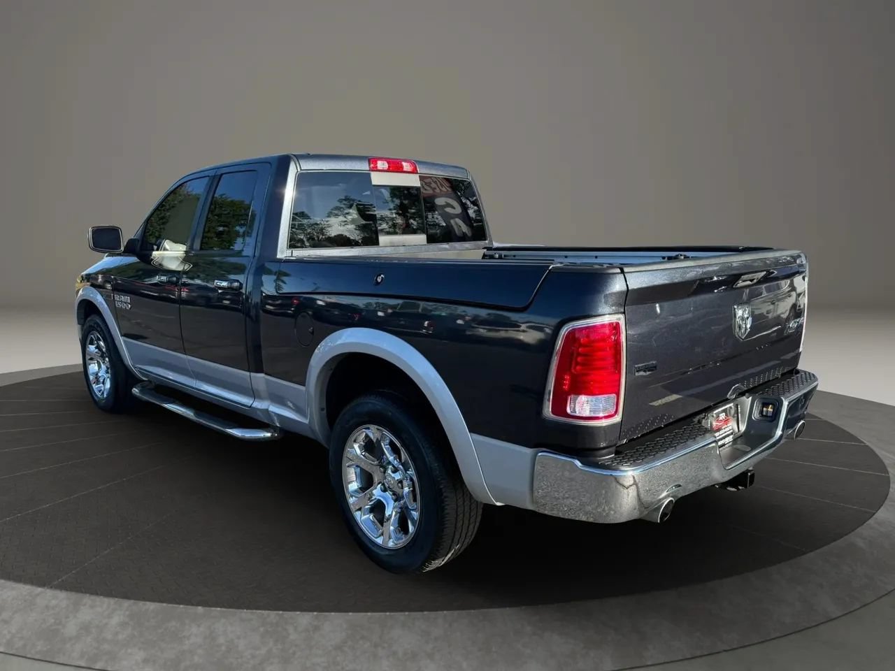 Used 2016 RAM 1500 Laramie w/ Convenience Group AWD/4WD image 9