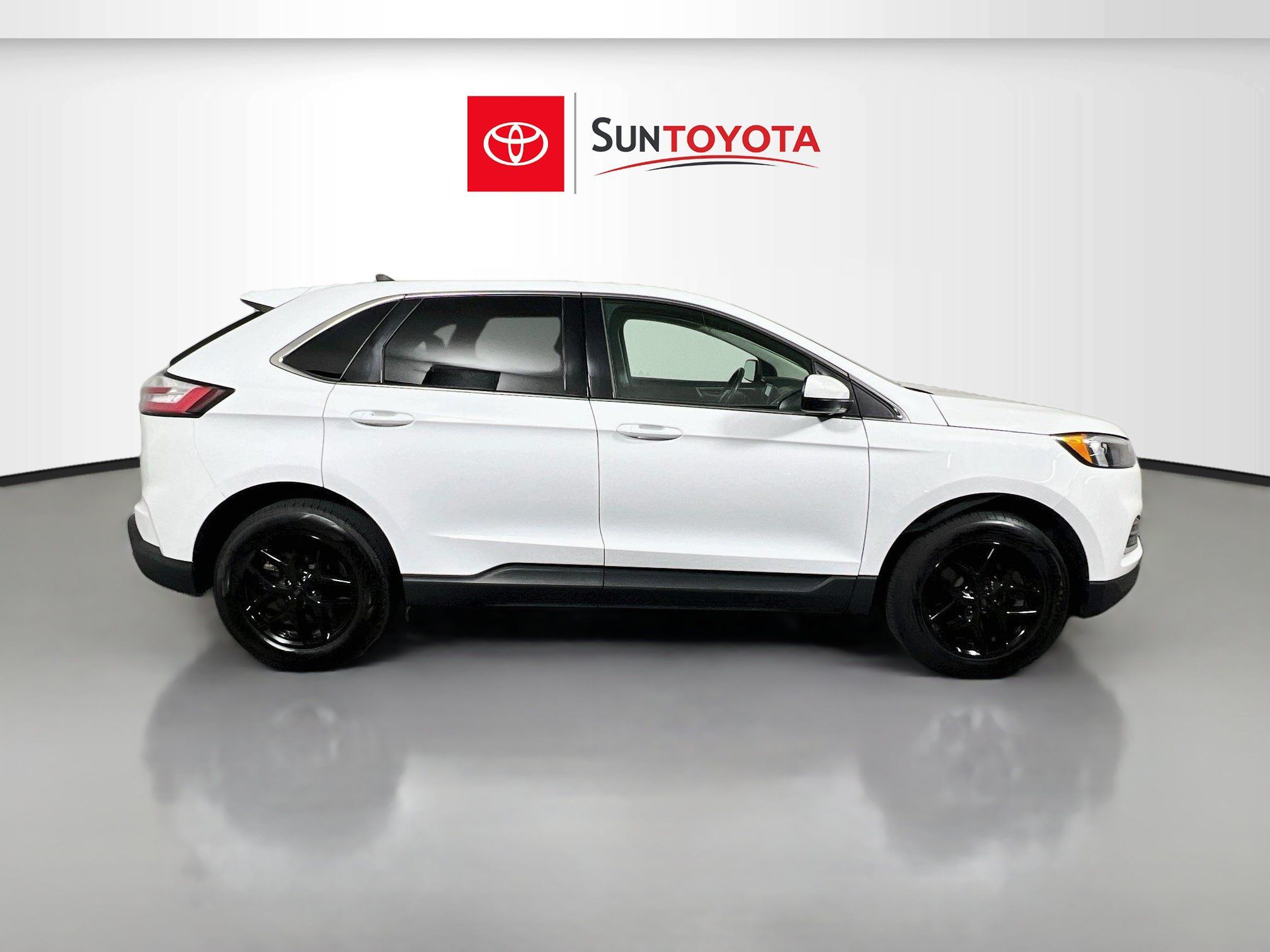 Used 2024 Ford Edge SEL AWD/4WD image 2