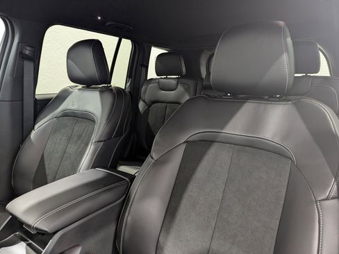 New 2024 Jeep Grand Cherokee Altitude image 19