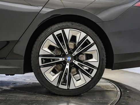 Used 2025 BMW 530i image 11