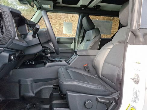 New 2025 Ford Bronco Badlands image 6