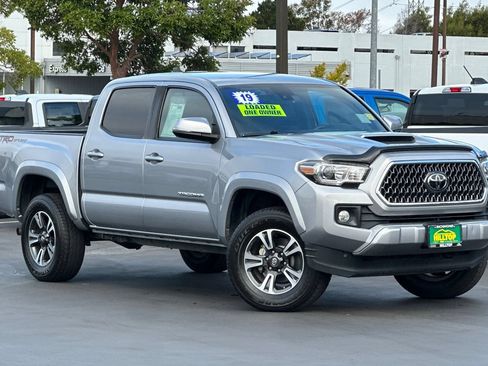 Used 2019 Toyota Tacoma TRD Sport w/ Technology Package RWD image 2