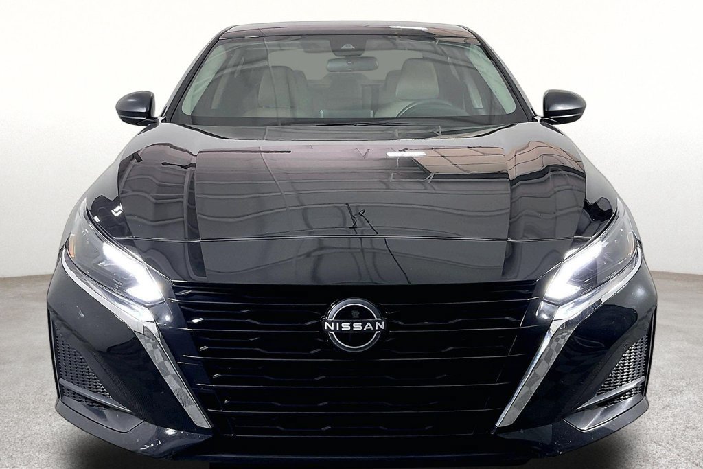 Used 2025 Nissan Altima 2.5 SV FWD image 4