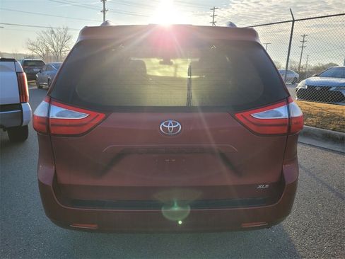 Used 2019 Toyota Sienna L image 4