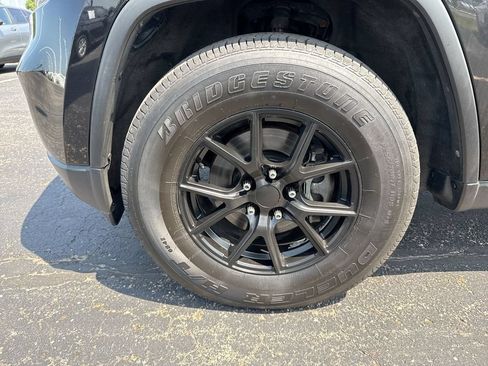 Used 2012 Jeep Grand Cherokee Laredo w/ Laredo E Group AWD/4WD image 10