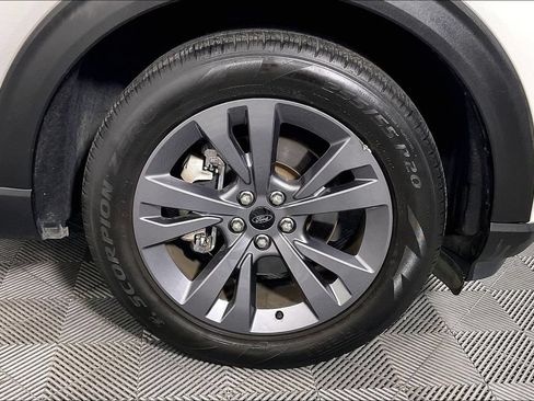 Used 2022 Ford Explorer XLT w/ Equipment Group 202A RWD image 10